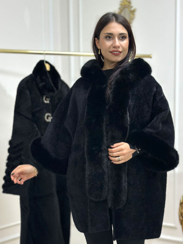 Kürklü Önden Cepli Kapüşonlu Siyah Angora Panço